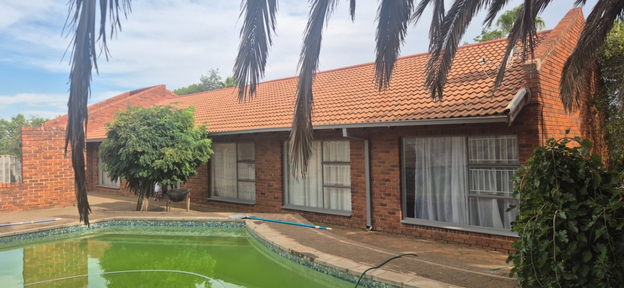  Bedroom Property for Sale in Heuwelsig Free State